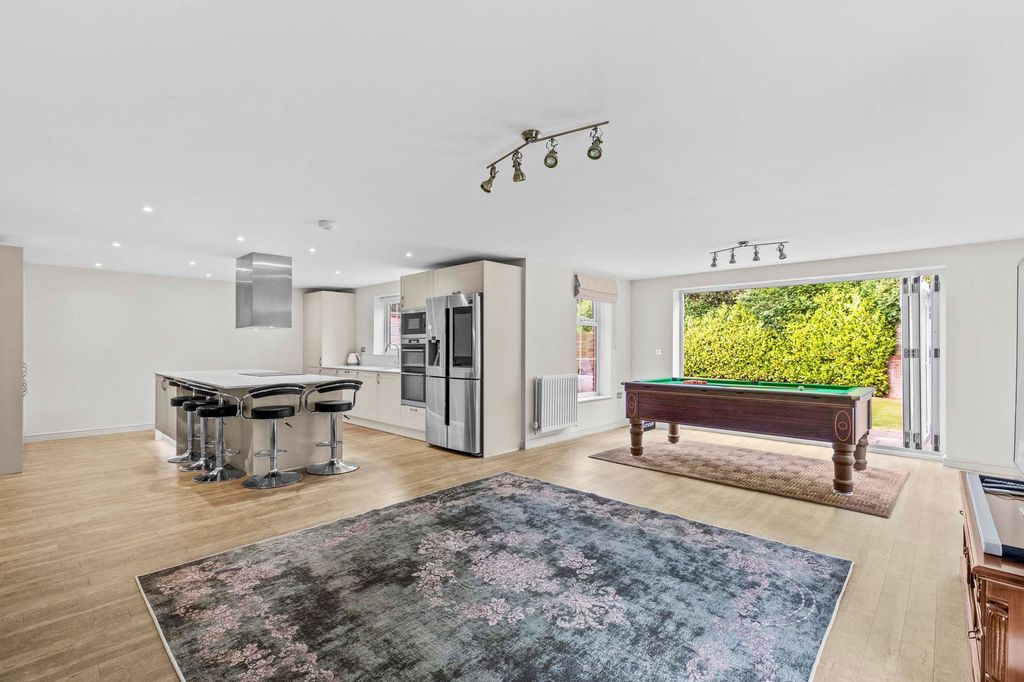 Property photo 2 of 19