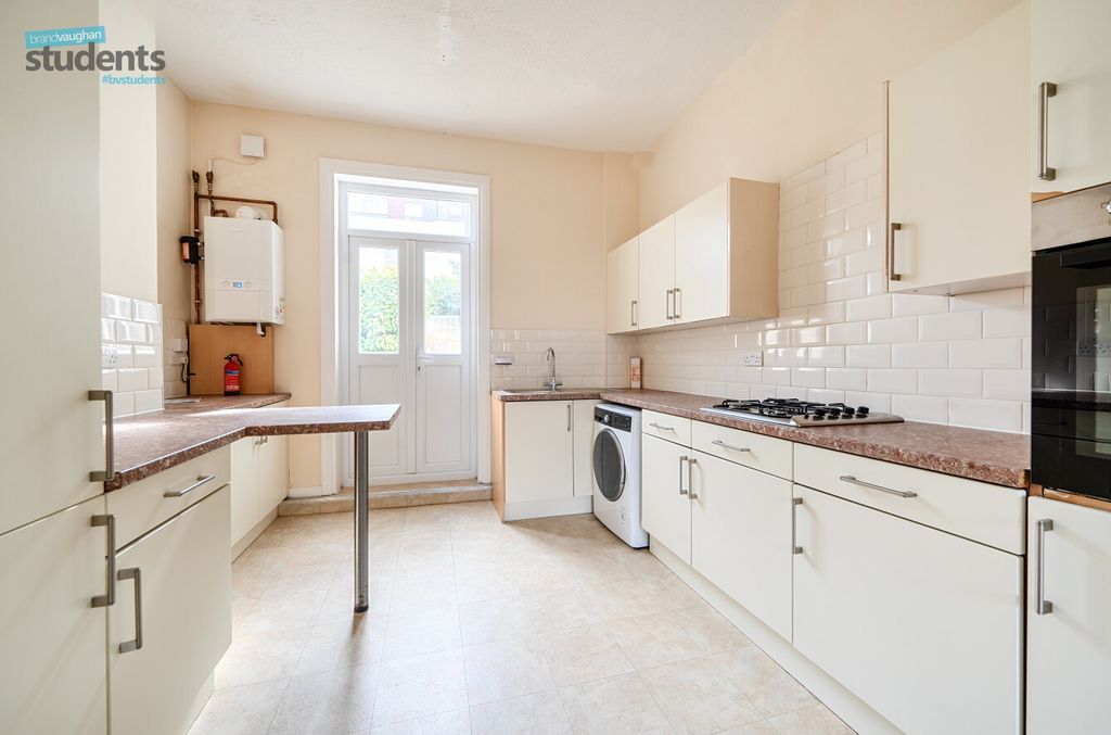 Property photo 2 of 13 Ffbd7002-7Bbb-49F...