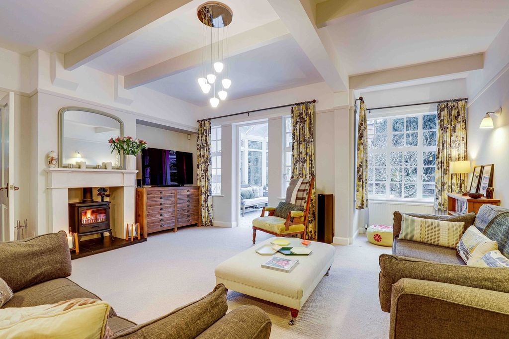 Property photo 2 of 34