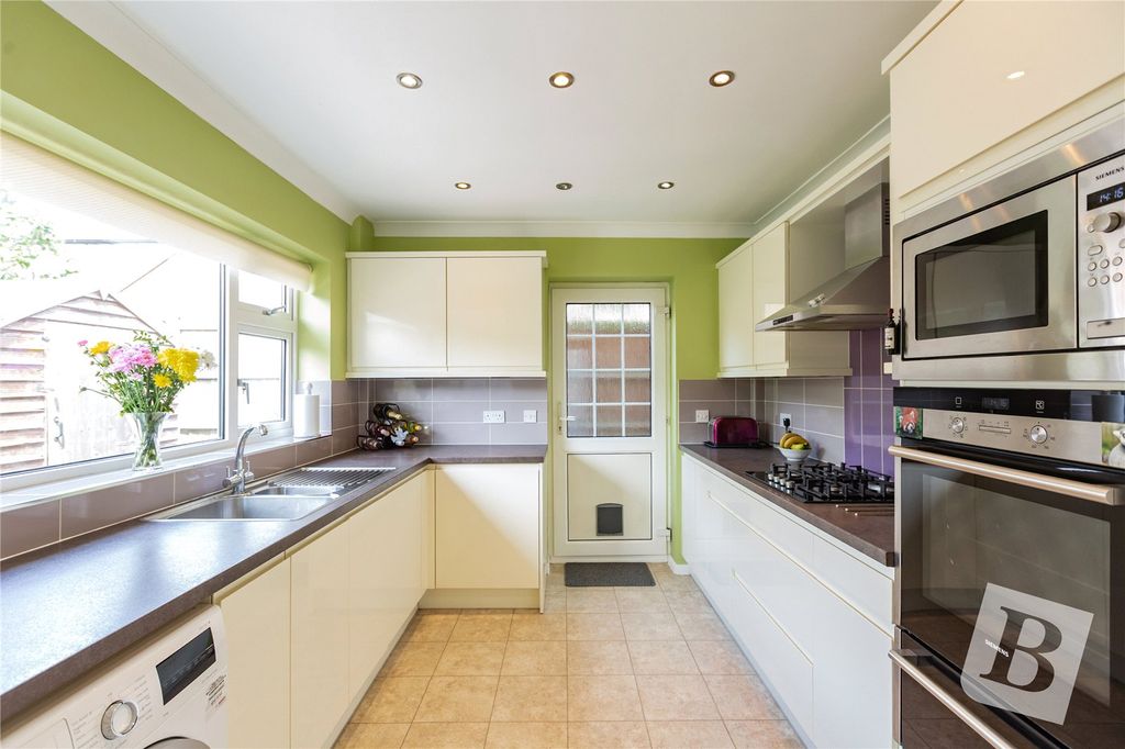 Property photo 1 of 19 Kitchen
