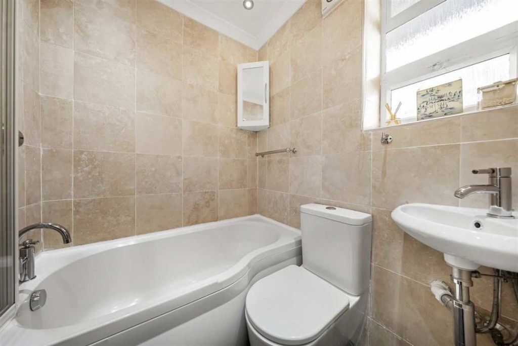 Property photo 3 of 4