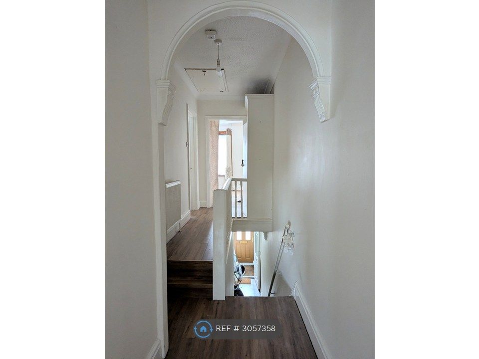 Property photo 1 of 13 Landing