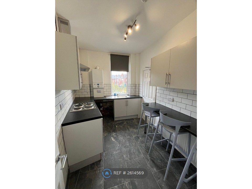 Property photo 2 of 11 Kitchen