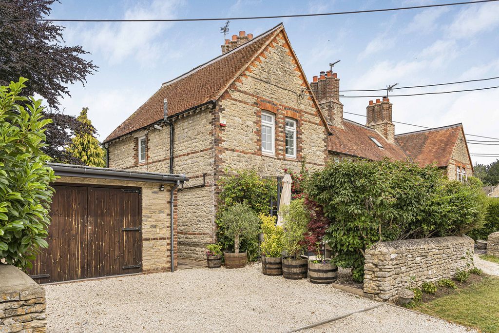 Property photo 1 of 39