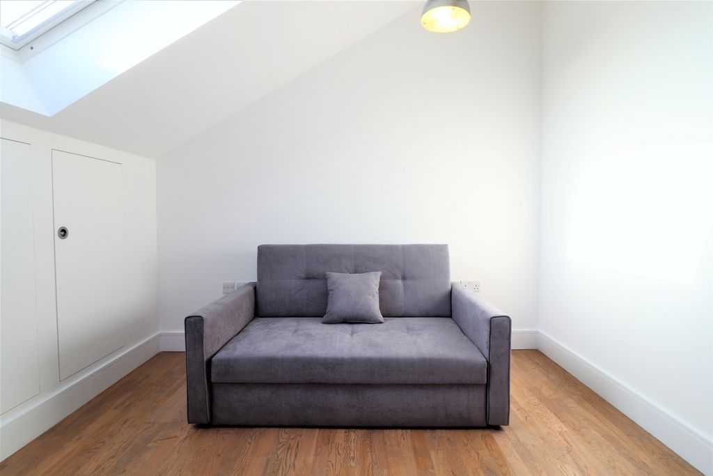 Property photo 3 of 9 Studio