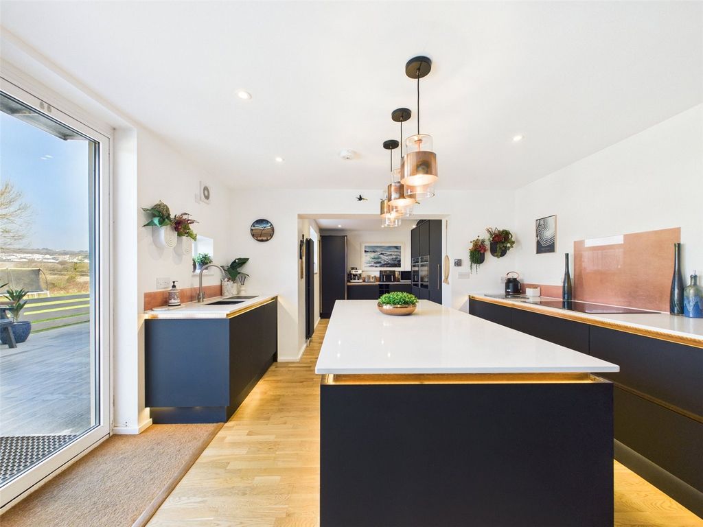 Property photo 3 of 19 Picture No. 03