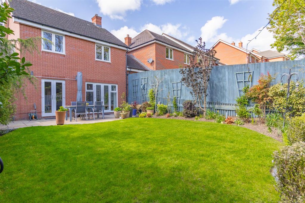 Property photo 2 of 37 Manders Croft, 62 - New Externals-9.Jpg