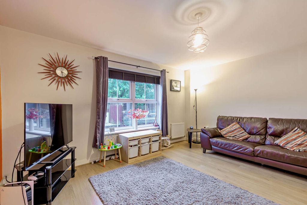 Property photo 3 of 18 Living Room