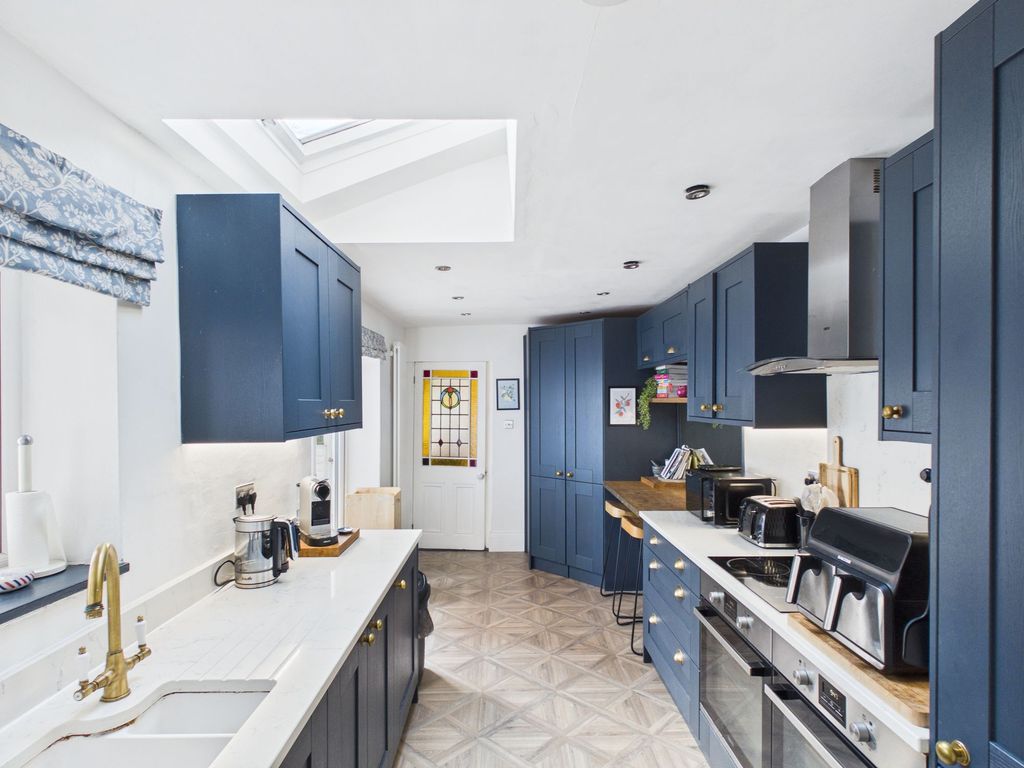 Property photo 2 of 31