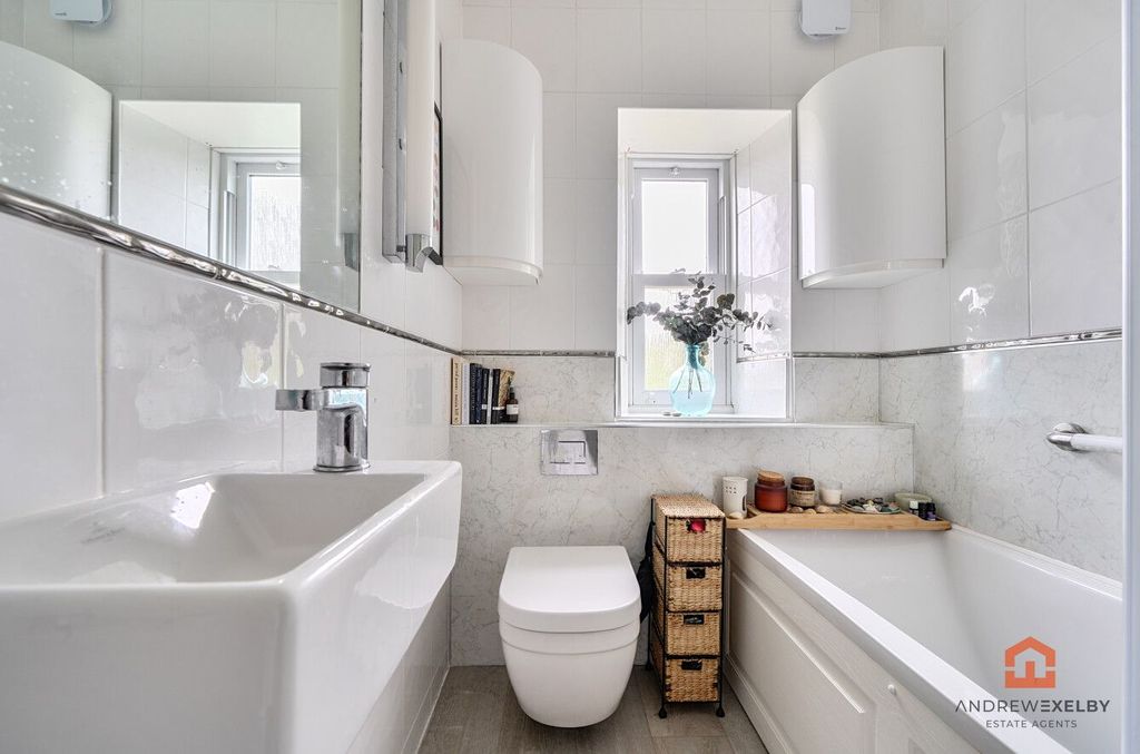 Additional image 11 of 2 bed flat for salePenzance TR18