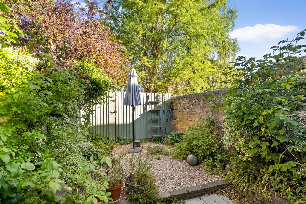 Additional image 10 of 2 bed end terrace house for saleAbbey Cottage, 4 Church Row, Pershore, Worcestershire. WR10