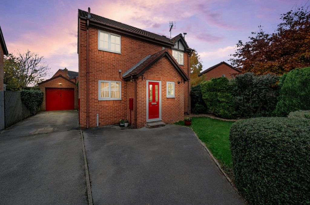 Property photo 1 of 18 Dusk
