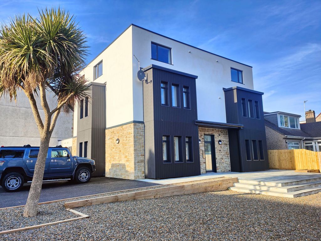 Property photo 1 of 10 External