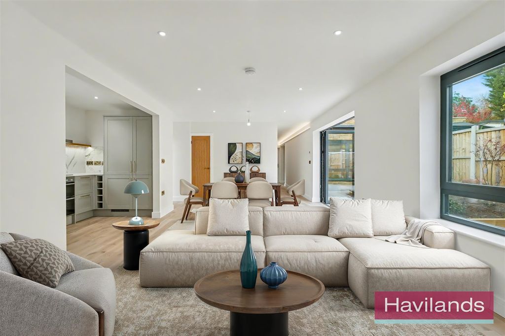 Property photo 3 of 23 50 Beechdale N21 3Qg-Virtual Staging-2.Jpg