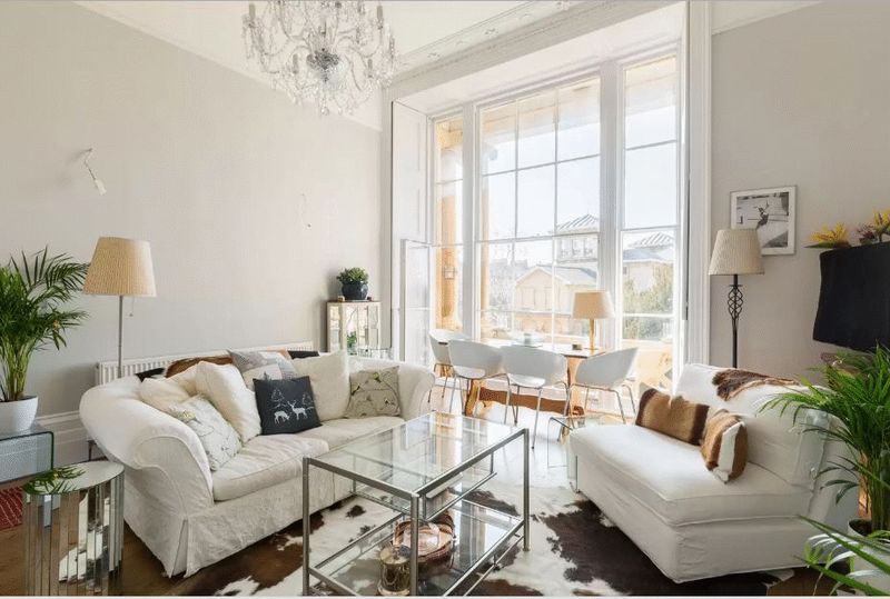 Property photo 2 of 12 Lounge