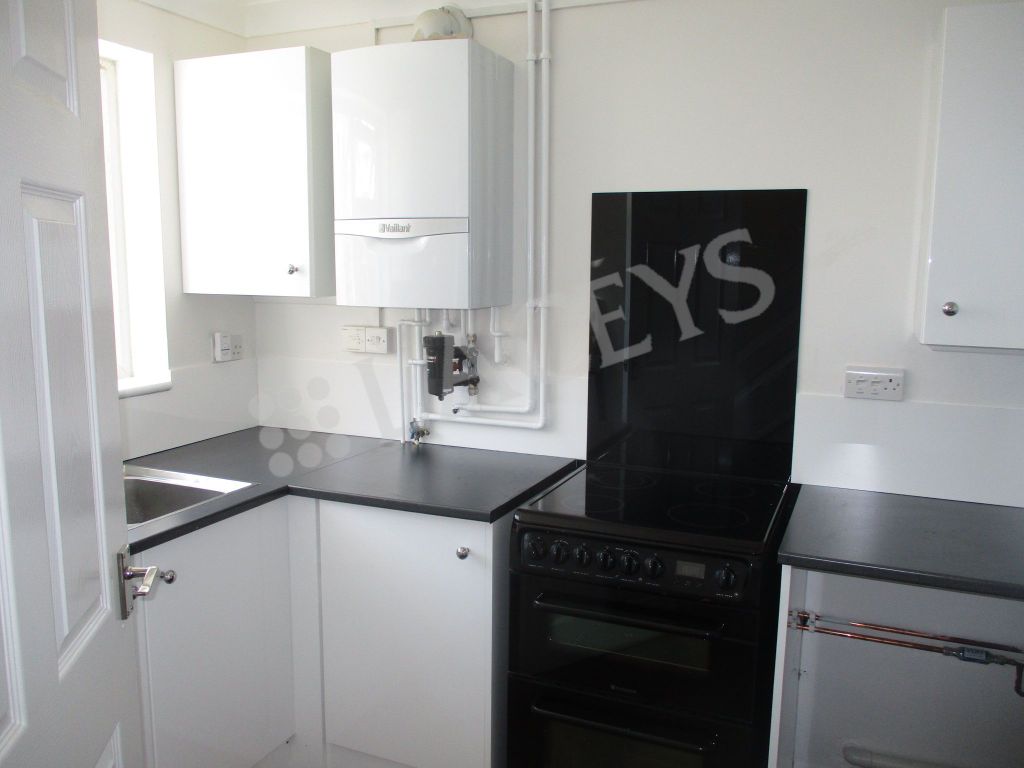Property photo 3 of 9 Kitchen 2
