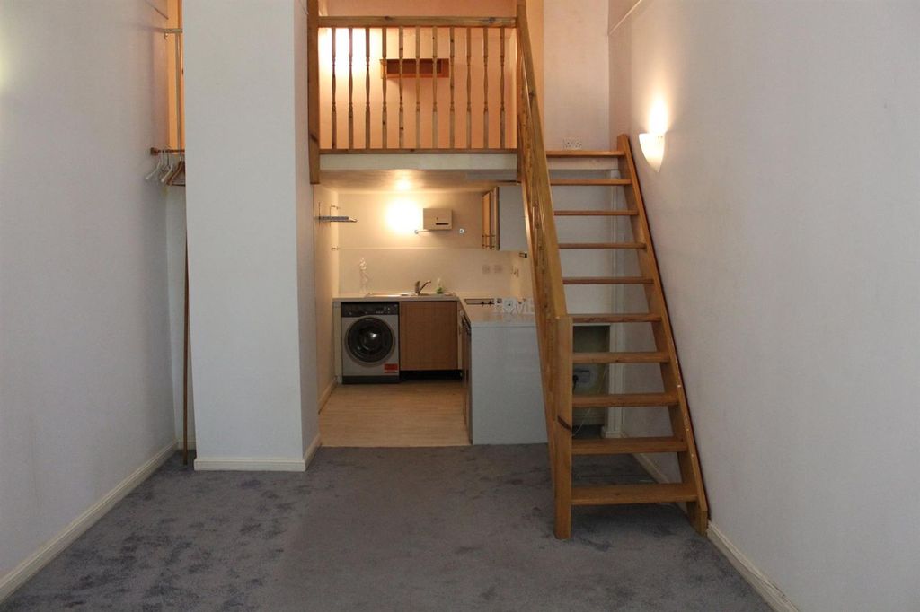 Property photo 2 of 13 Lounge