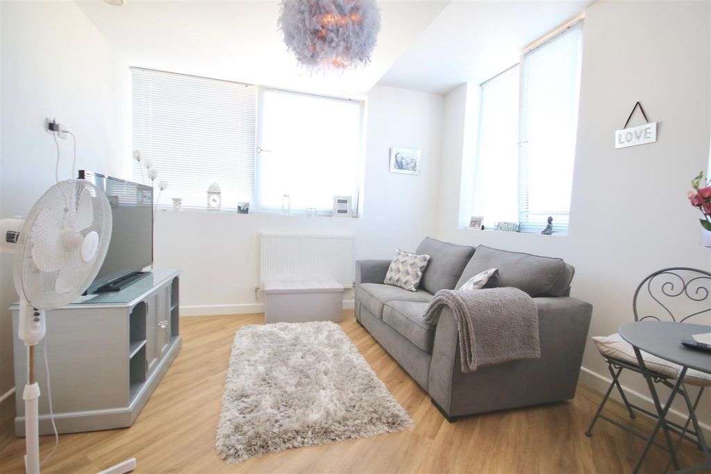 Property photo 3 of 11 Lar6Gcbw_Em4Wn2_Pm1_Zg.Jpg