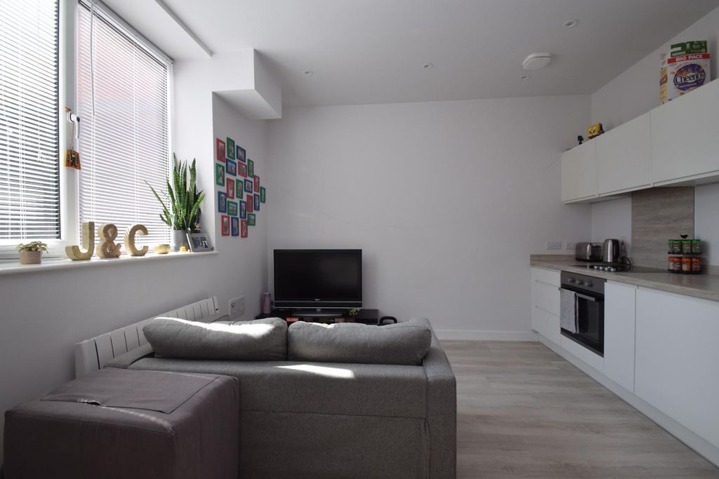 Property photo 2 of 8 01323 737373