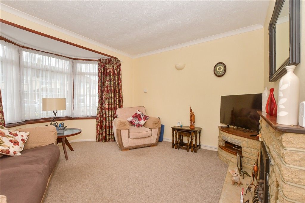 Property photo 3 of 11 Lounge