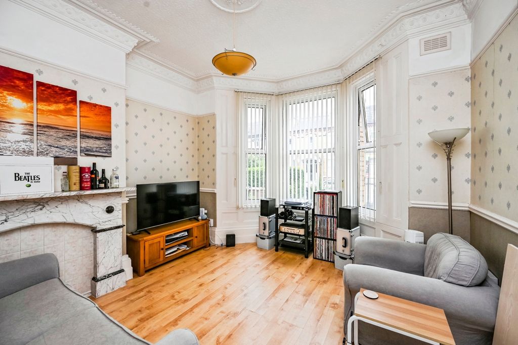 Property photo 3 of 9 Pbox-Img.Jpg