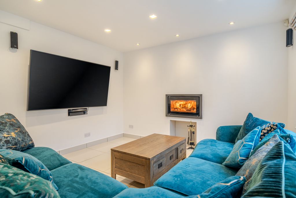 Property photo 3 of 13