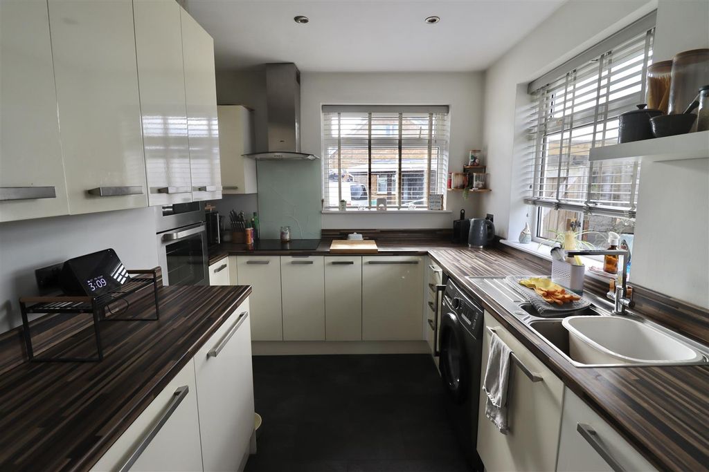 Property photo 2 of 15 Kitchen