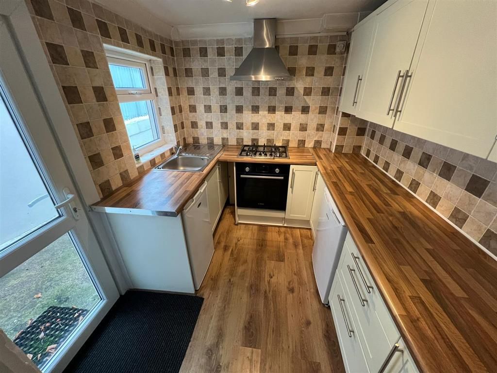 Property photo 2 of 9 Kitchen