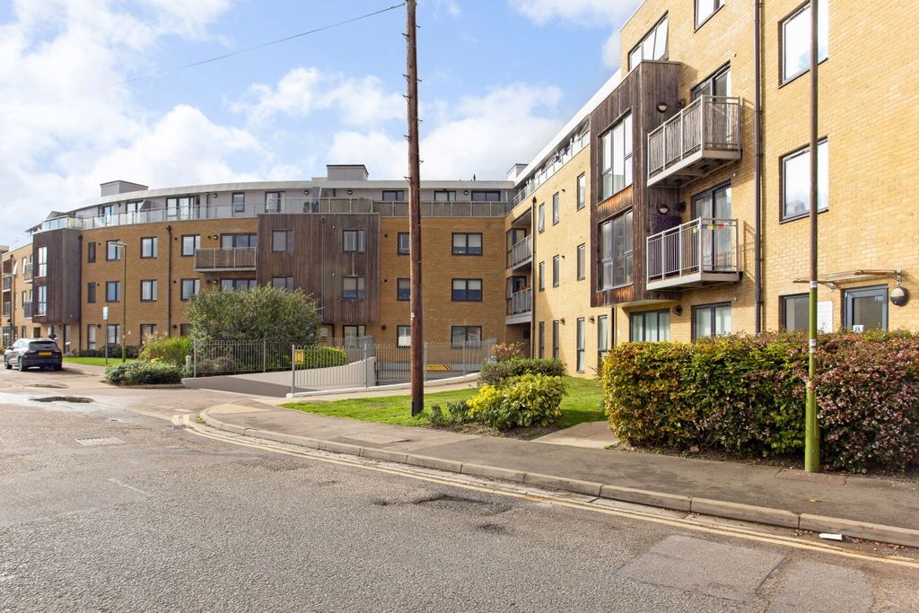 Property photo 1 of 12