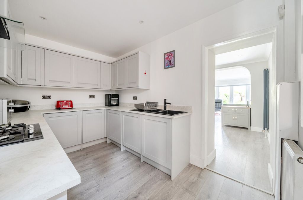 Property photo 3 of 23 Kitchen