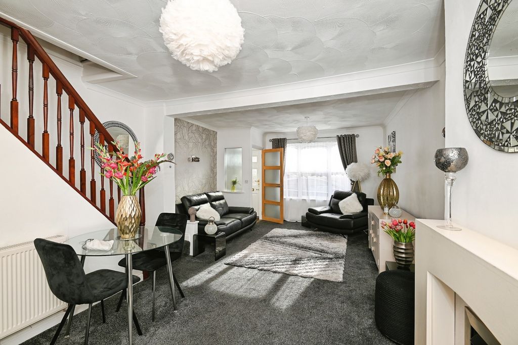 Property photo 1 of 17 Lounge/Diner