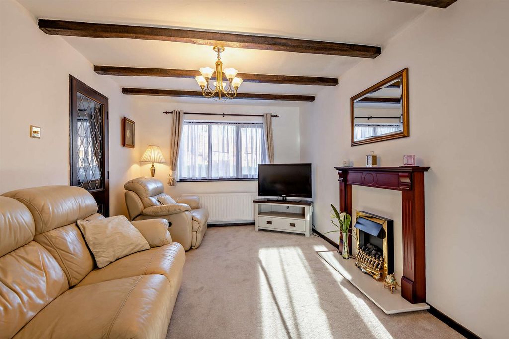 Property photo 3 of 18 8672716-Interior04-800.Jpg