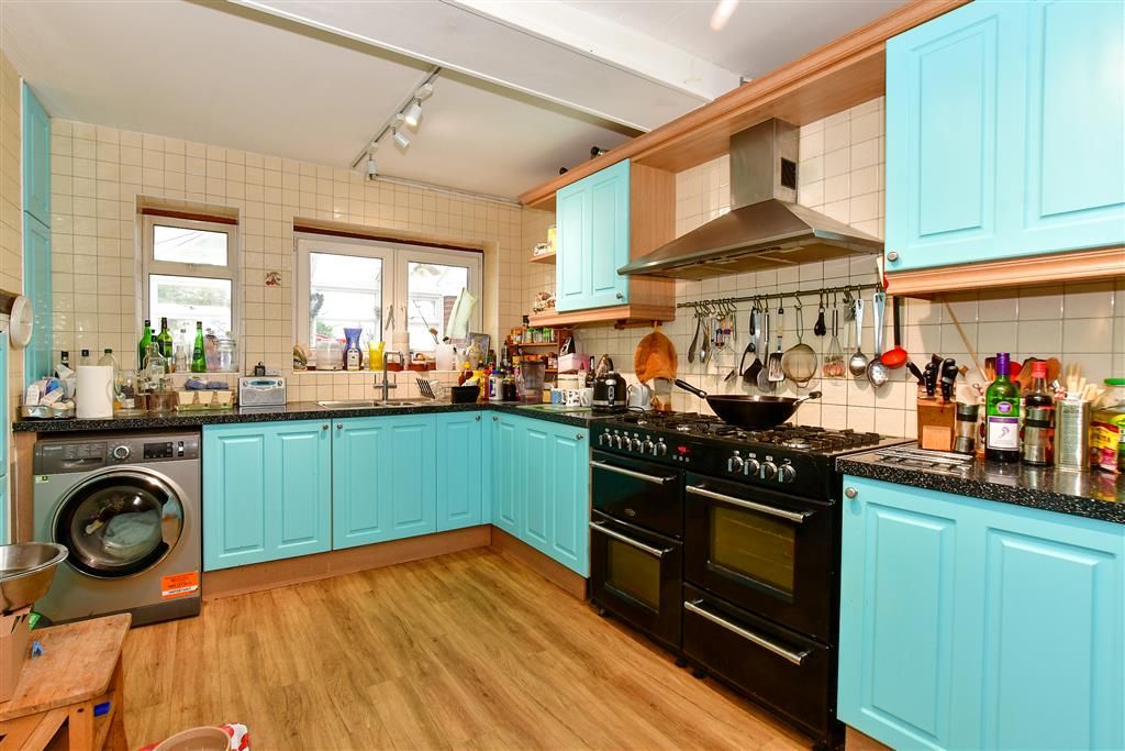 Property photo 3 of 12 Kitchen