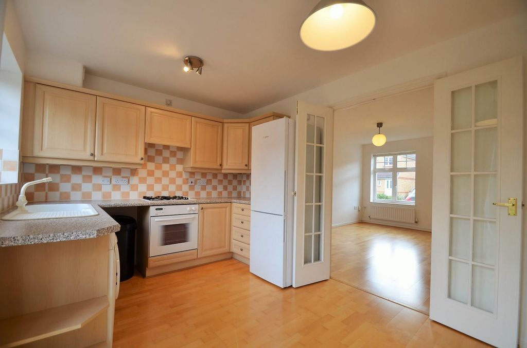 Property photo 2 of 12 Kitchen