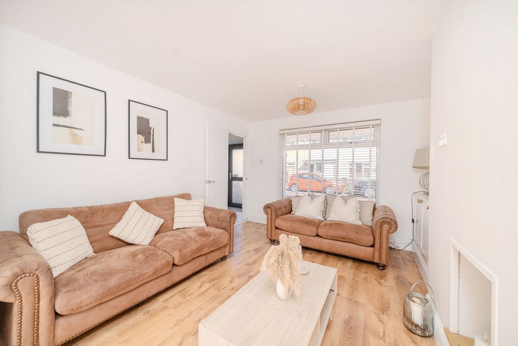 Property photo 3 of 29