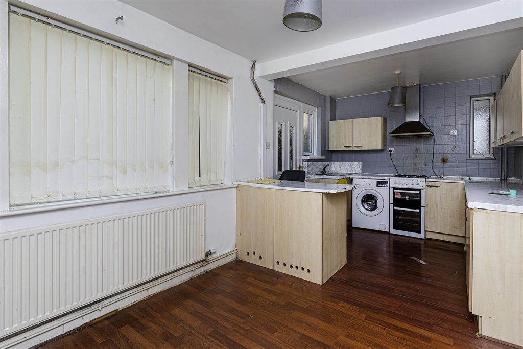Property photo 2 of 19 Dining Kitchen