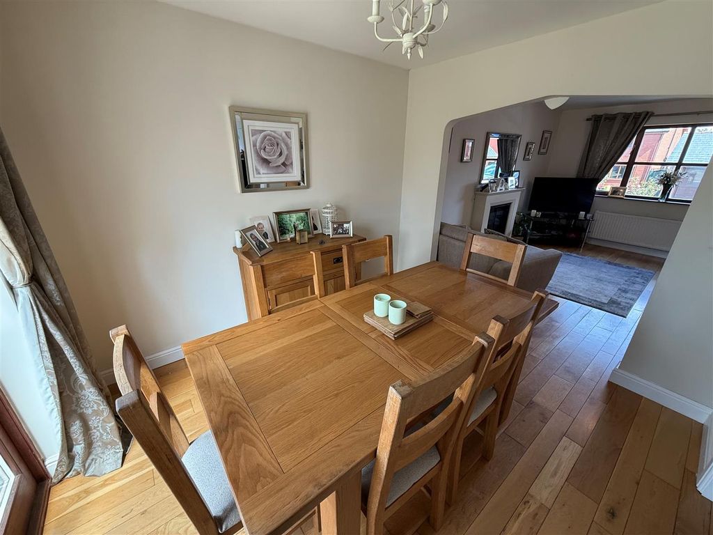Property photo 3 of 16 Dining Room