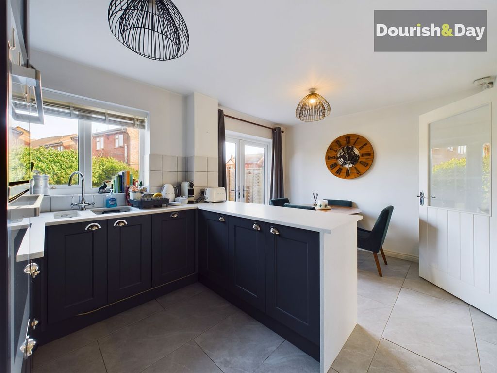 Property photo 3 of 16 Kitchen Diner