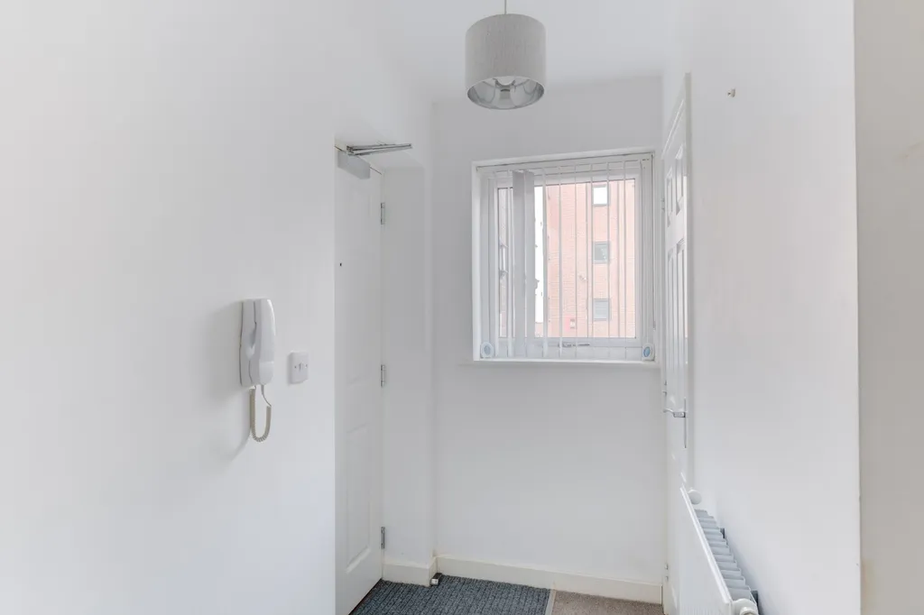 Apartment in Birmingham, Longbridge - More