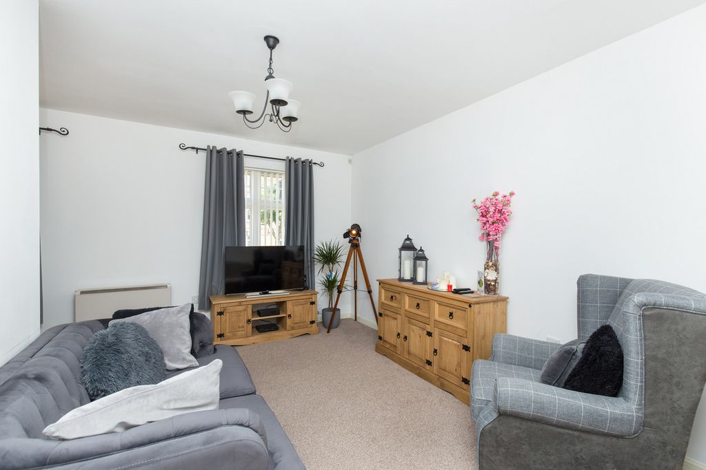 Property photo 2 of 10