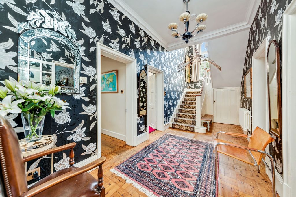 Property photo 2 of 24