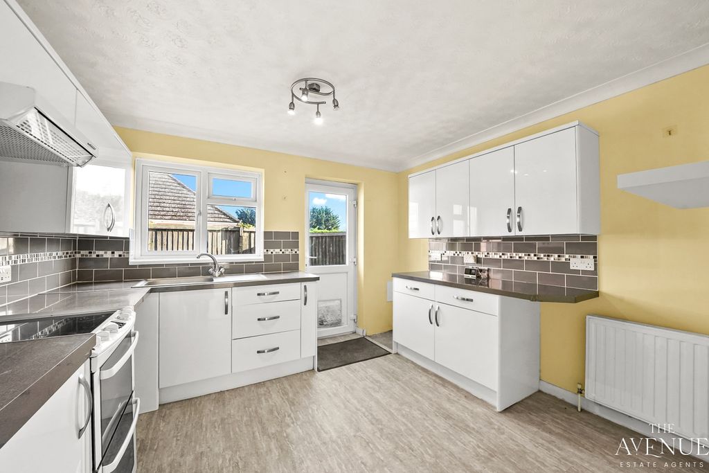 Property photo 2 of 27 4697463