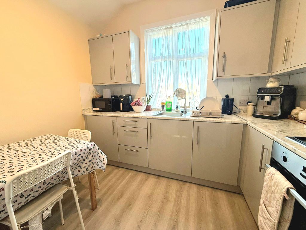 Property photo 2 of 10 Kitchen