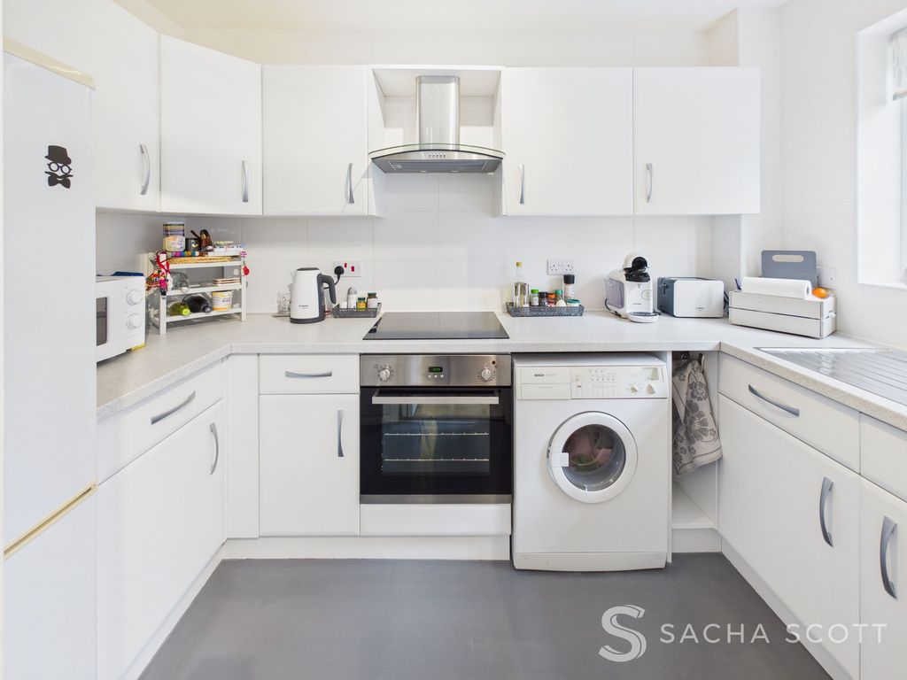 Property photo 3 of 21 Kitchen
