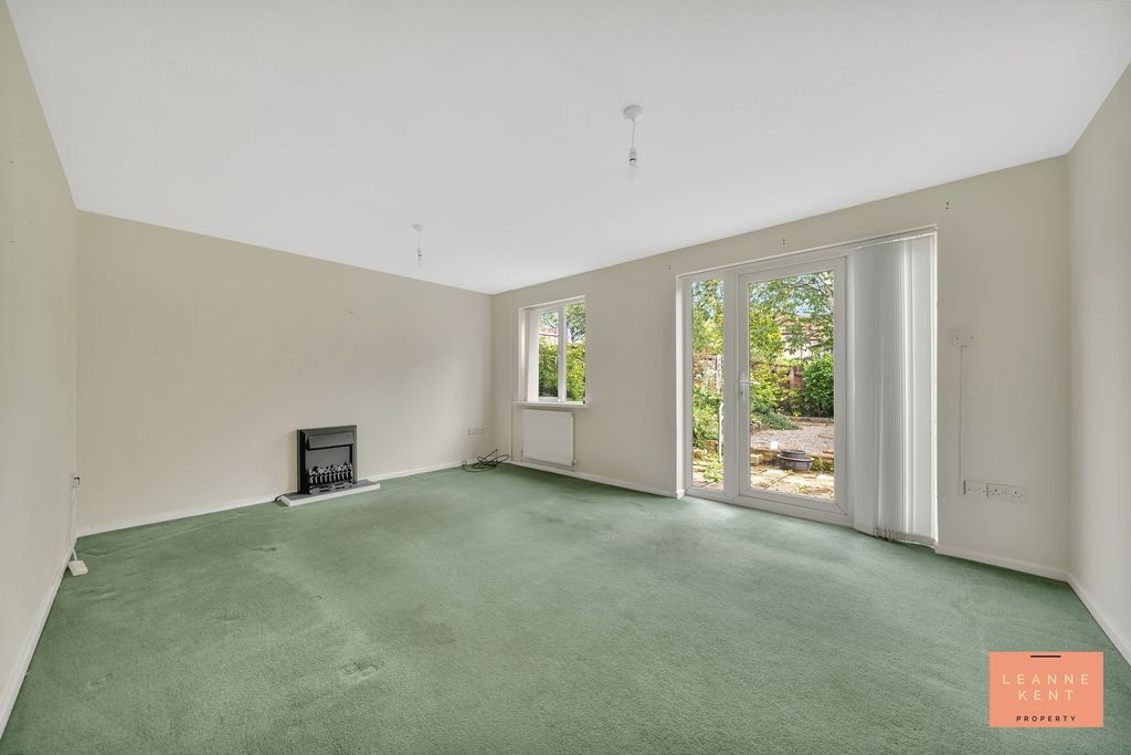 Property photo 2 of 27