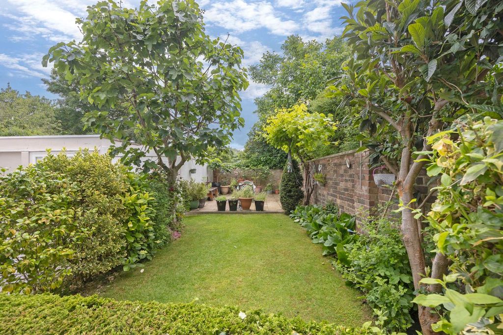 Property photo 2 of 18