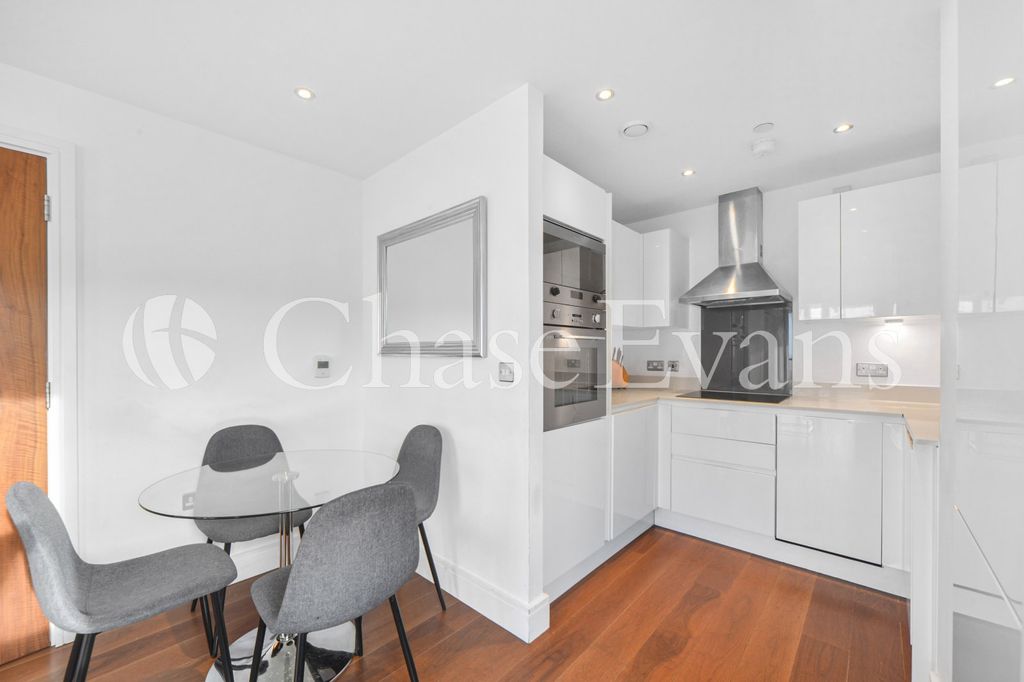 Property photo 2 of 19 Kitchen