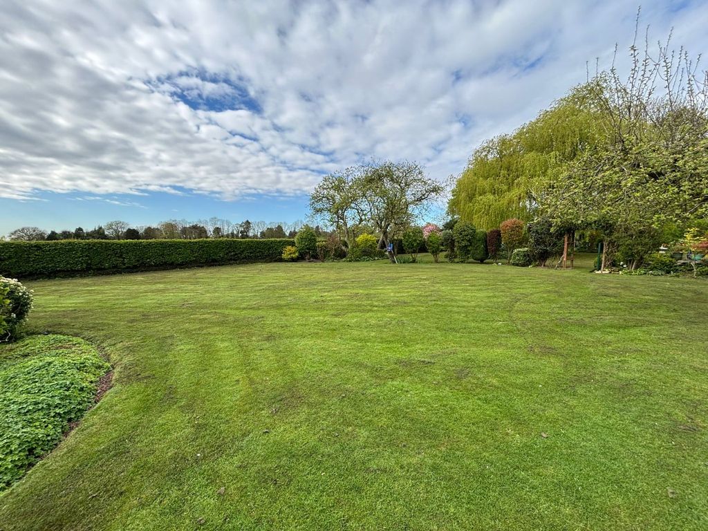 Property photo 2 of 34 Garden