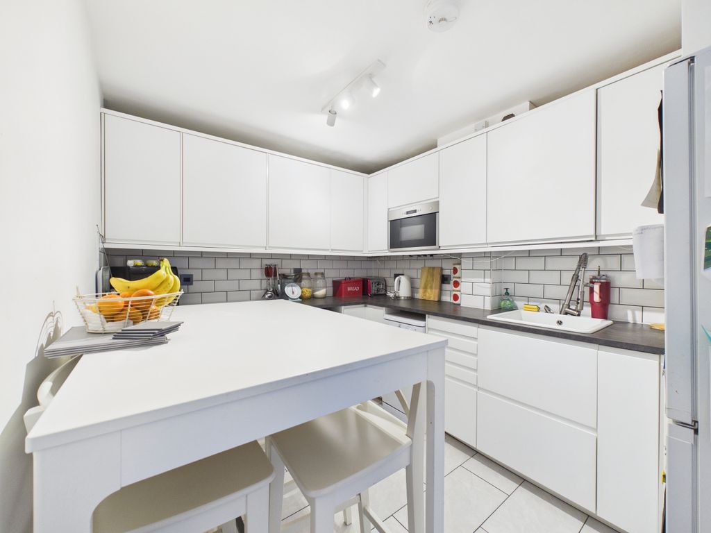 Property photo 2 of 10 Kitchen (1)