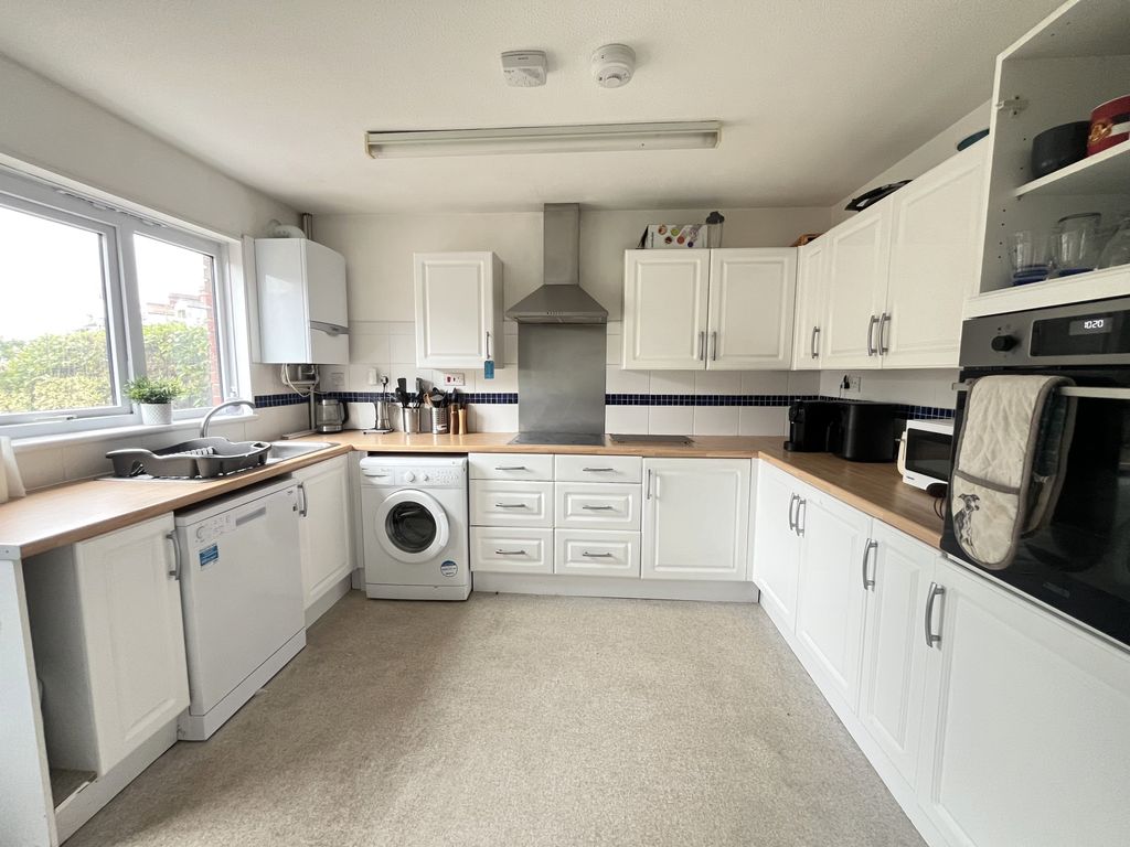 Property photo 2 of 15 Image00017